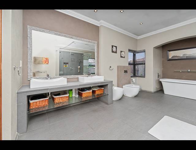 5 BEDROOM FREEHOLD FOR SALE IN BLUE VALLEY GOLF ESTATE